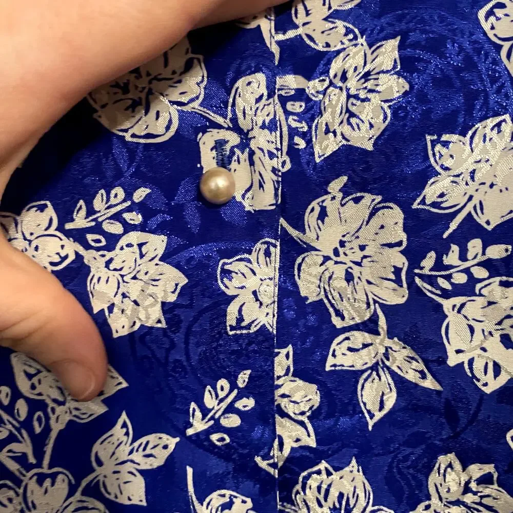 Victoria Secret Small Womens Vintage Pajama Top Floral Blue White Pearl Button